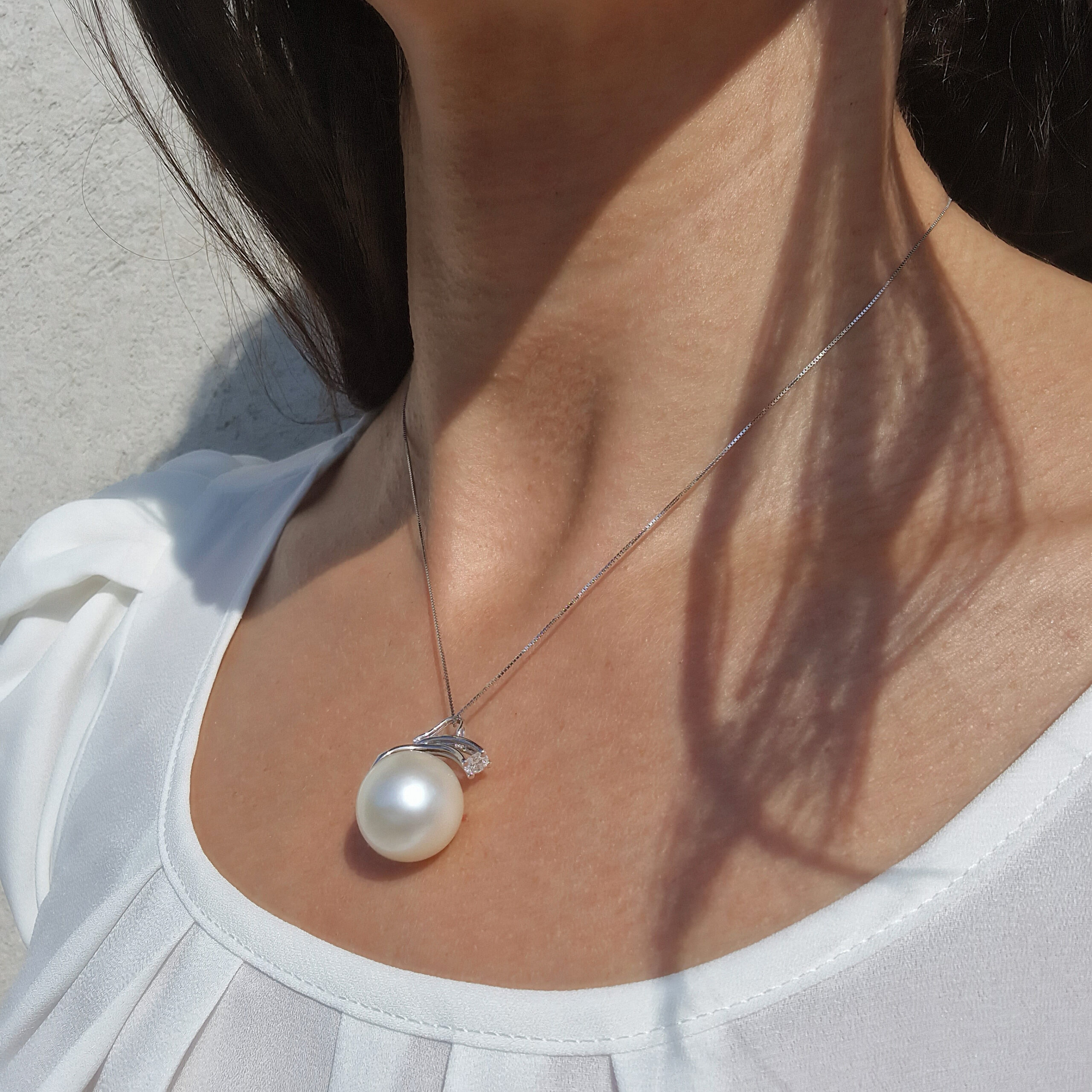 Ciondolo in oro bianco 18 kt con Perla Australiana e Diamante